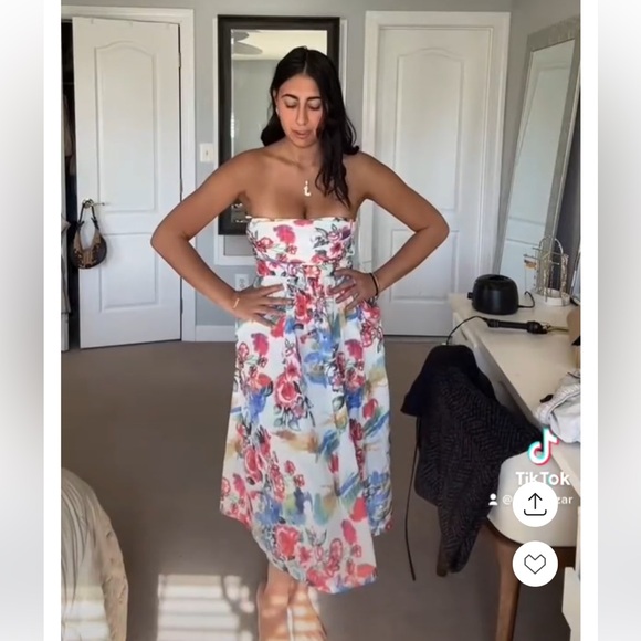 NWOT Amanda Uprichard x
Revolve Gaston Strapless Tiered Cocktail Dres size S - Picture 4 of 6